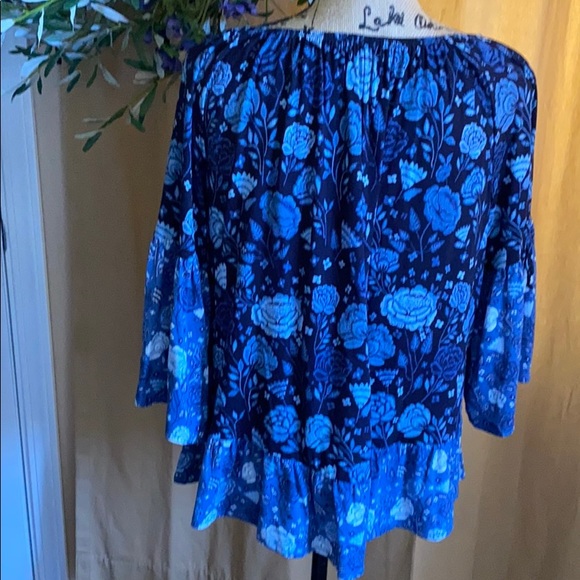 3/4 sleeve top - Picture 2 of 8